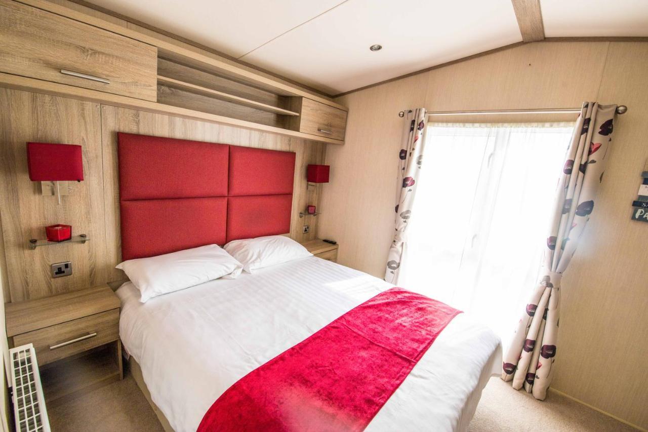 River Lodge Platinum Plus Holiday Home With River Views, Free Wifi & Netflix Camber Екстер'єр фото