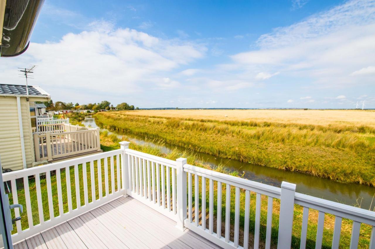 River Lodge Platinum Plus Holiday Home With River Views, Free Wifi & Netflix Camber Екстер'єр фото
